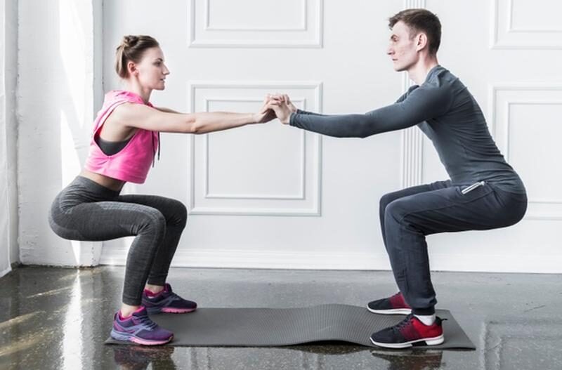 how to do squats for women at home